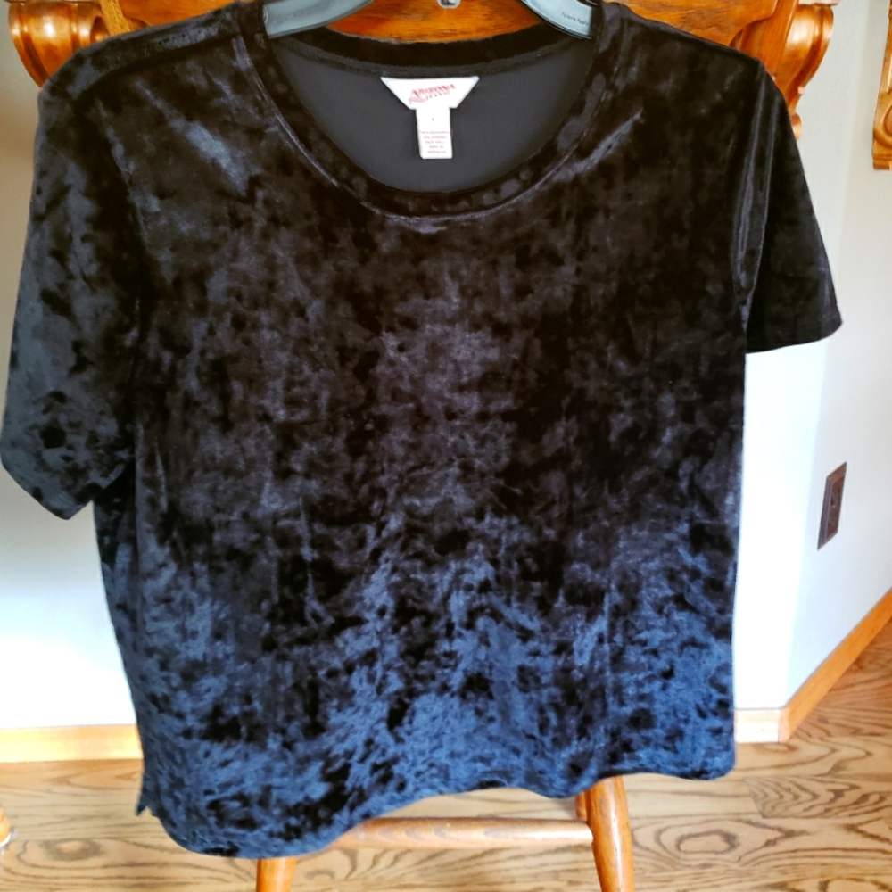 NWOT Arizona Black Velvet Crush Top Large